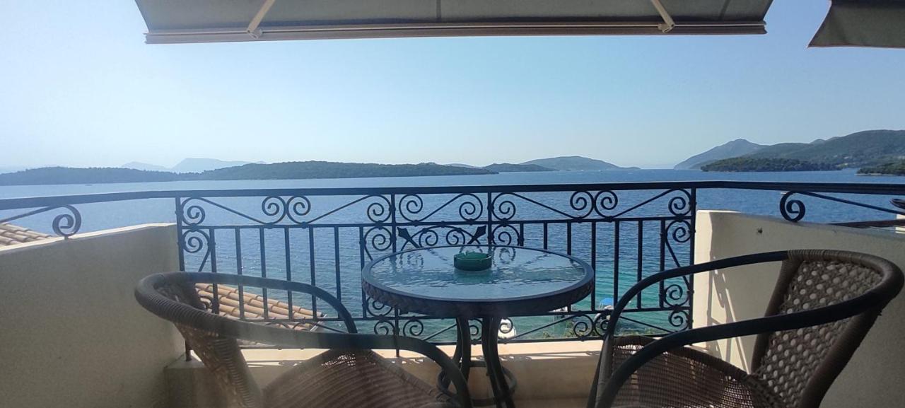 Logan'S Beach Hotel Nidhrion Exteriör bild